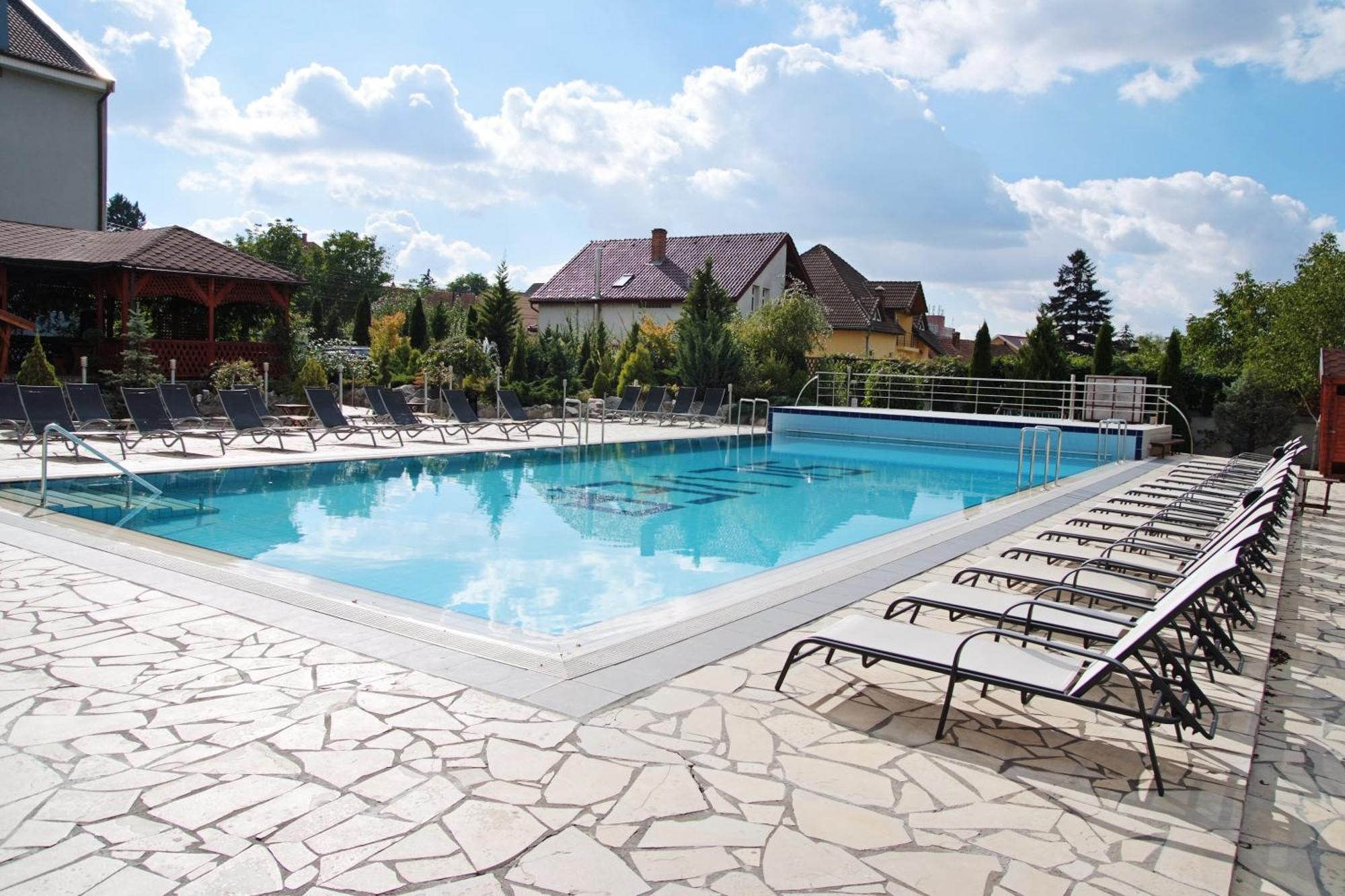 Silver Hotel Oradea Eksteriør billede